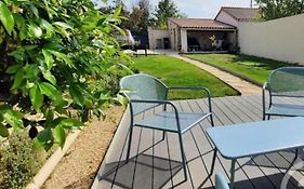 Maison en pierre avec jardin à 15 min des plages