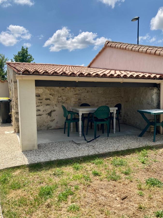 Maison en pierre avec jardin à 15 min des plages Saint-Benoist-sur-Mer Extérieur photo