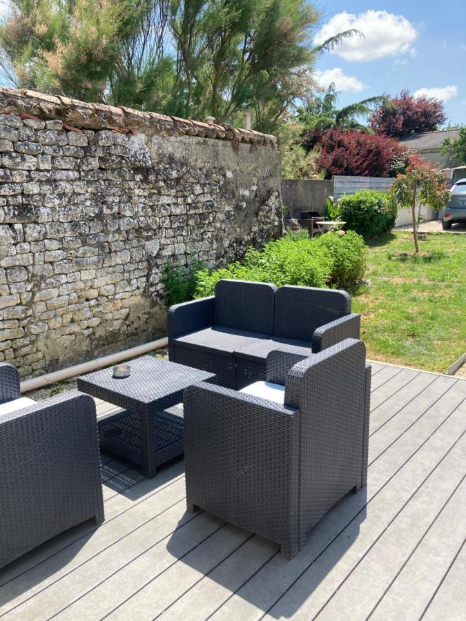 Maison en pierre avec jardin à 15 min des plages Saint-Benoist-sur-Mer Extérieur photo